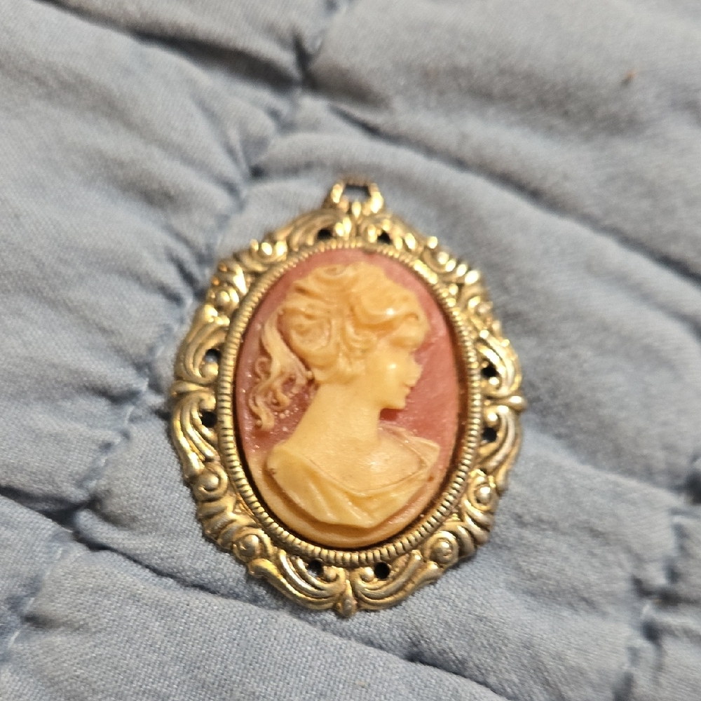 Vintage CAMEO Pendant